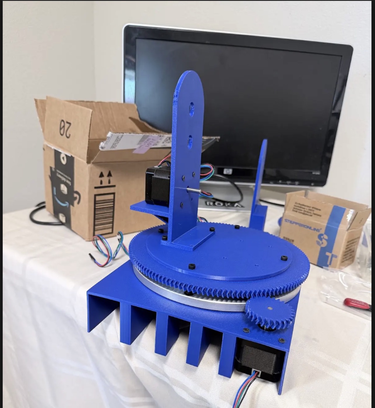 Printed robotic arm base with ring gear and vertical shoulder supports
