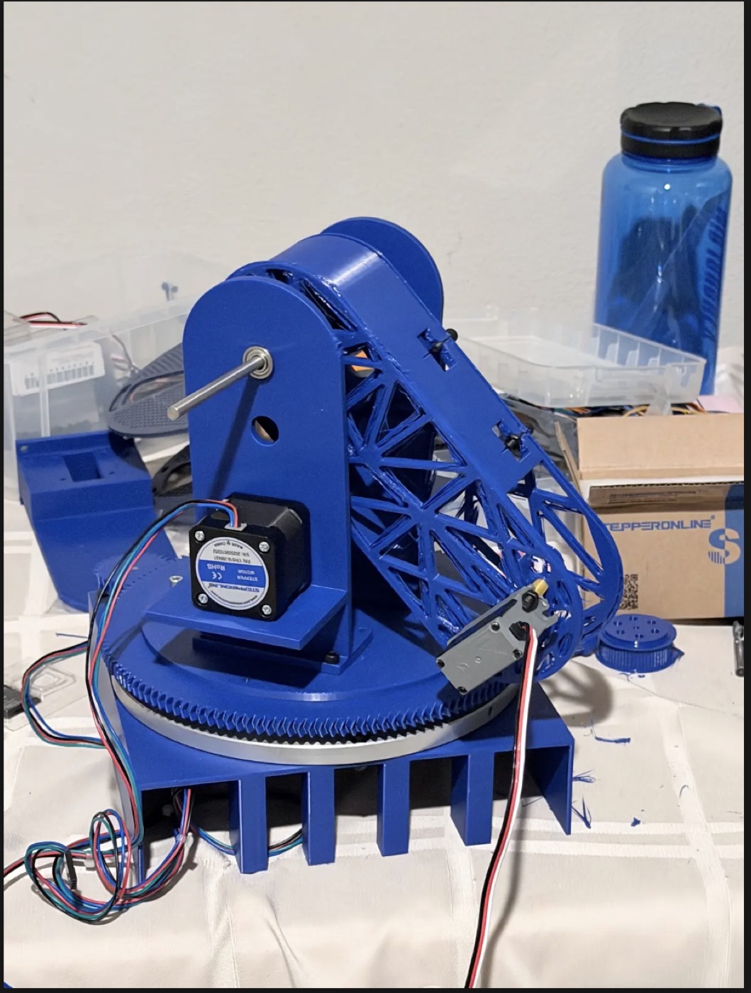 Printed trussed arm linkage mounted to the robotic arm base